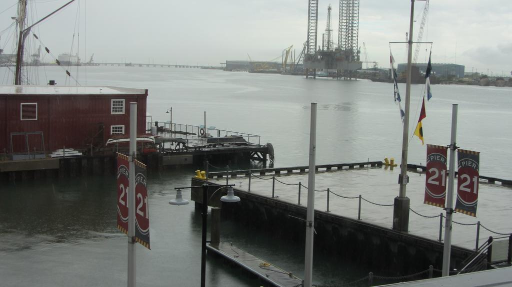 Harbor House Hotel And Marina Galveston Exterior foto