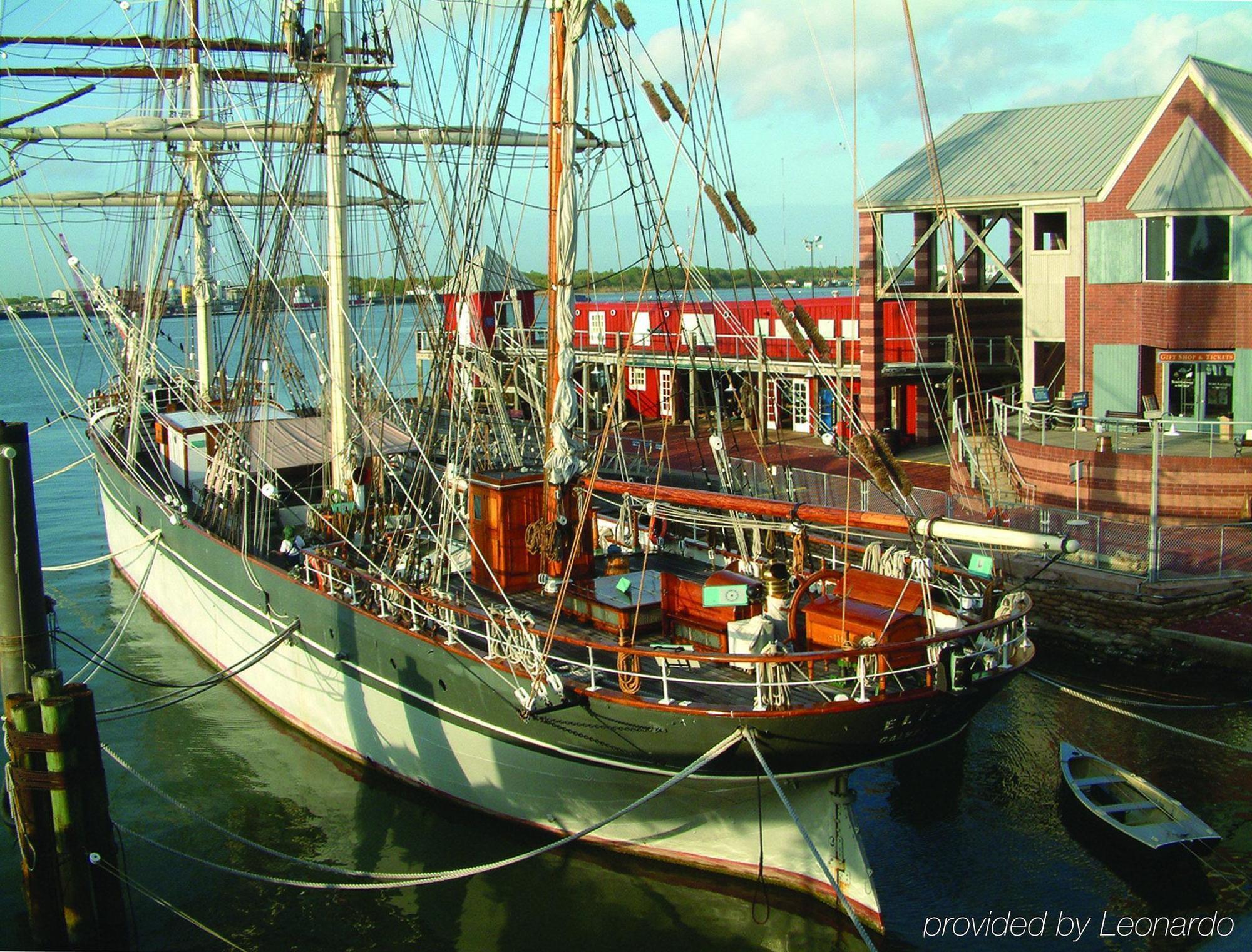 Harbor House Hotel And Marina Galveston Exterior foto