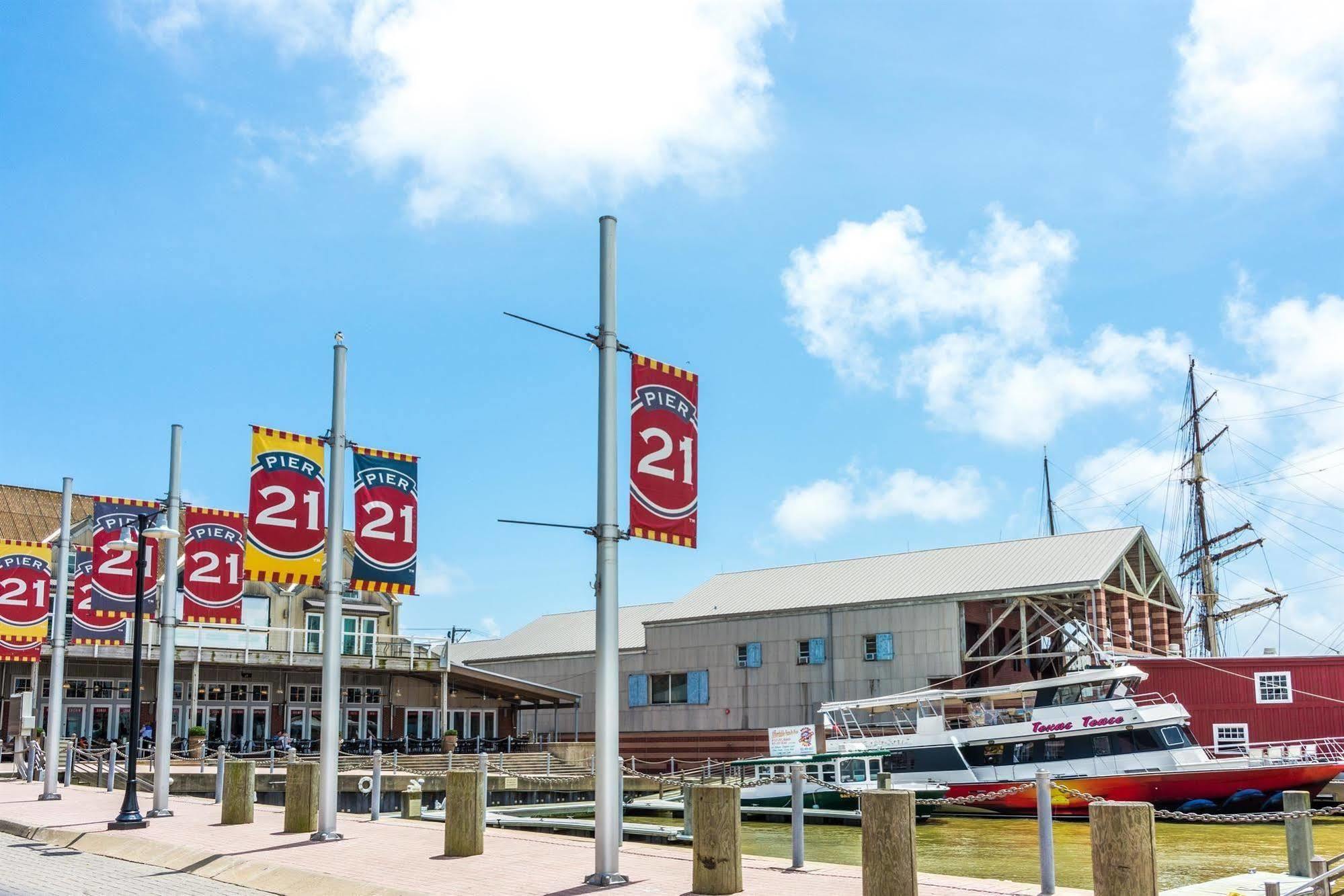 Harbor House Hotel And Marina Galveston Exterior foto